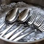 Cum să redați o strălucire ca de oglindă tacâmurilor vechi în cinci minute cum-sa-redati-o-stralucire-ca-de-oglinda-tacamurilor-vechi.png