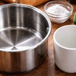 Cum să scapi definitiv de depunerile albe de pe cănile și tigăile tale preferate cum-sa-scapi-definitiv-de-depunerile-albe-de-pe-canile.png