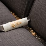 O modalitate inteligentă de a curăța firimiturile de pe canapea în 30 de secunde, fără aspirator o-modalitate-inteligenta-de-a-curata-firimiturile-de-pe-canapea.png