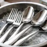 Refaceți furculițele și lingurile la strălucirea lor originală în cinci minute refaceti-furculitele-si-lingurile-la-stralucirea-lor-originala-in-cinci.png