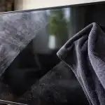 singura-modalitate-sigura-de-a-curata-ecranul-televizorului-de-pete.png